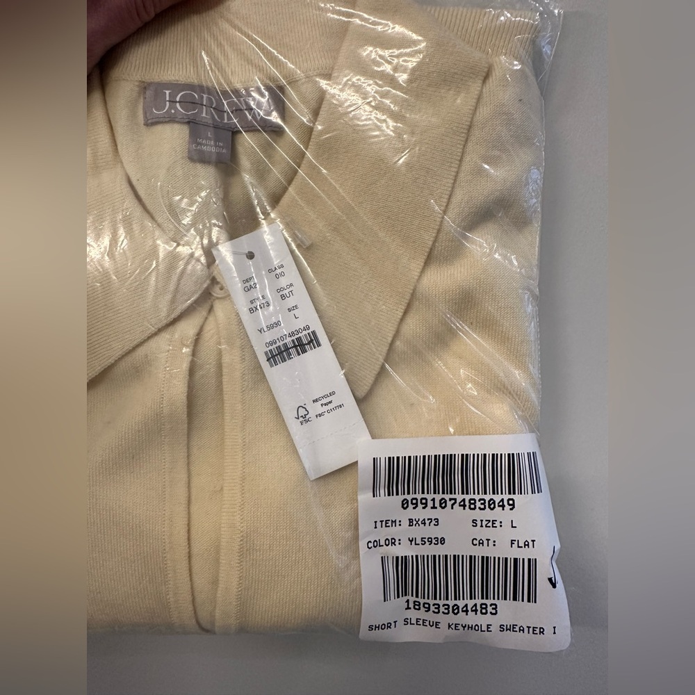 NWT! J.Crew Short-sleeve keyhole sweater in merino wool blend. Size Large - Picture 3 of 4